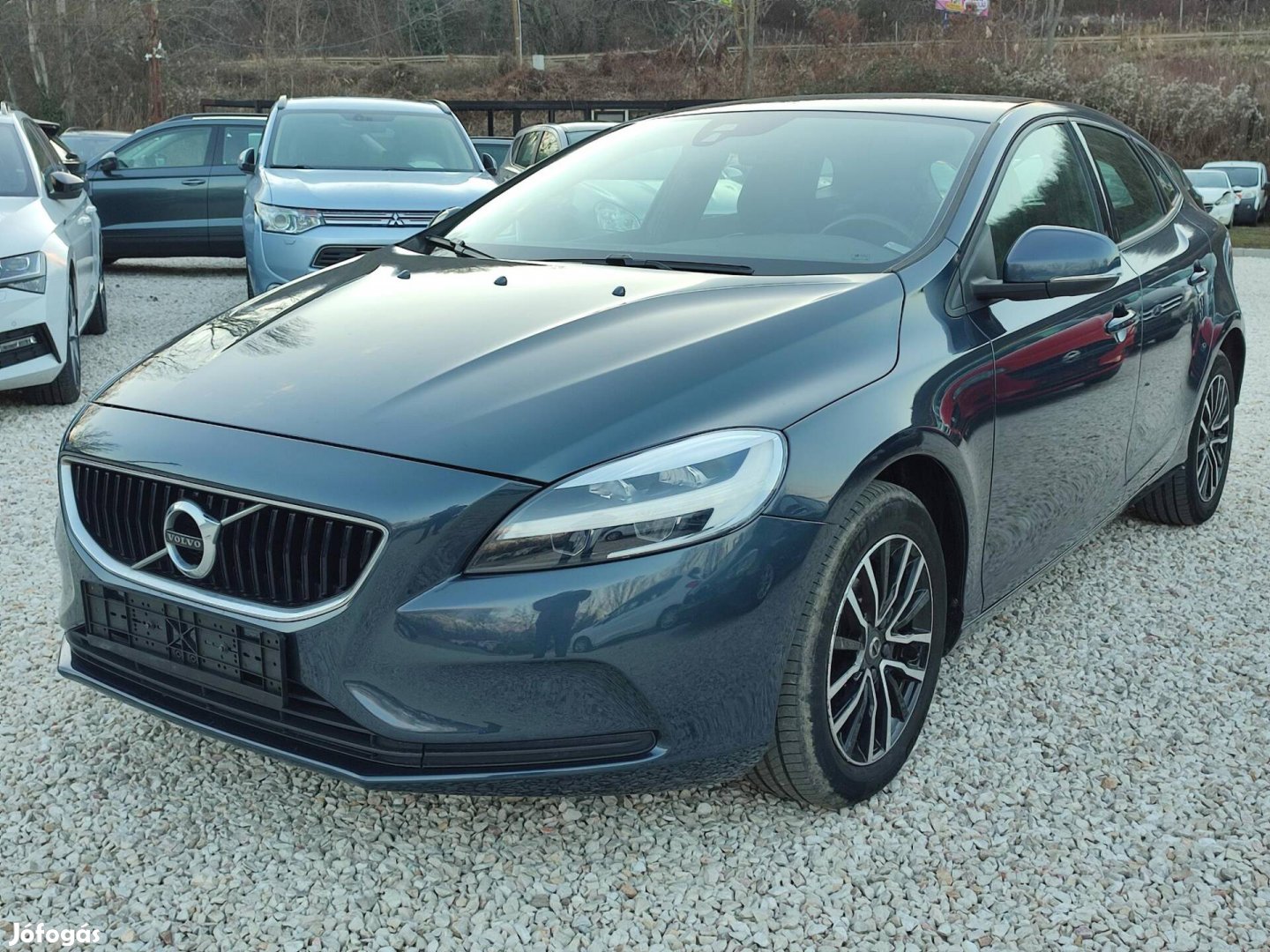 Volvo V40 2.0 D [D2] Momentum Szervizkönyv-Fris...